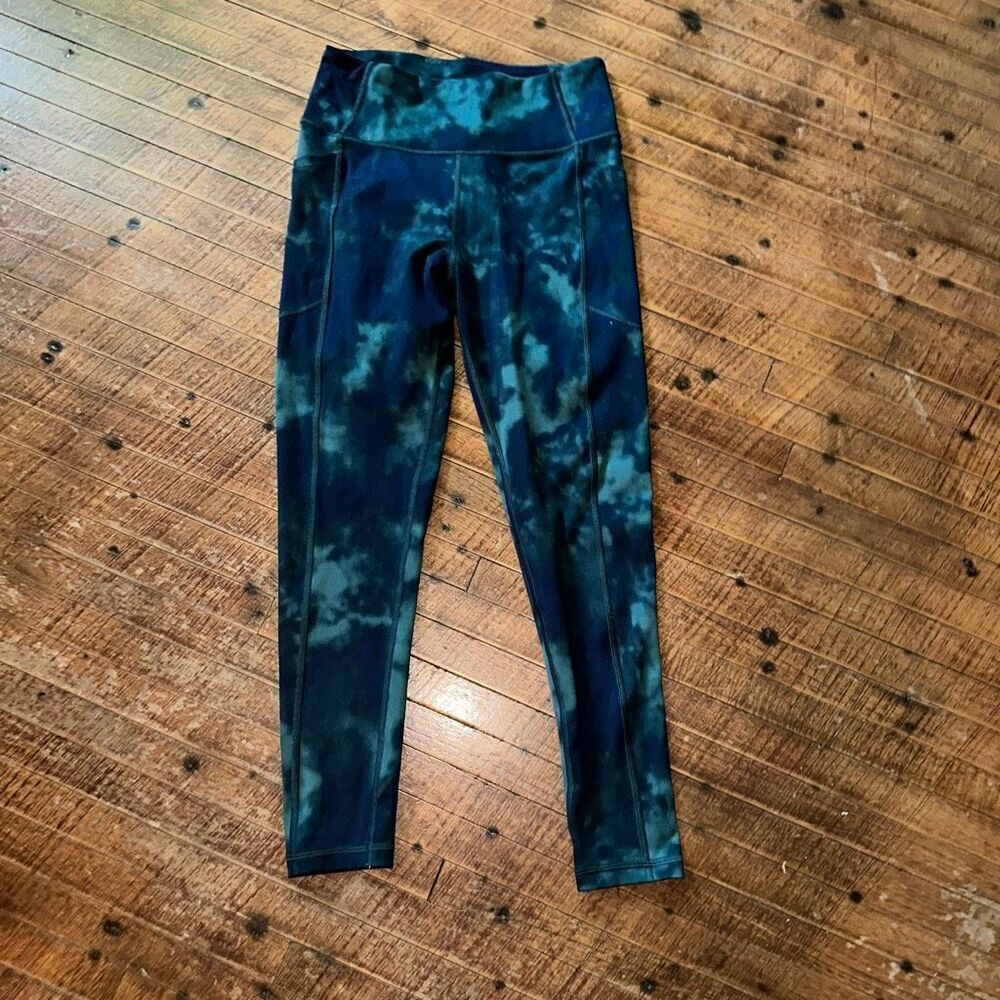 Victoriaโs Secret blue & green tie dyeโsz 8 high impact leggings